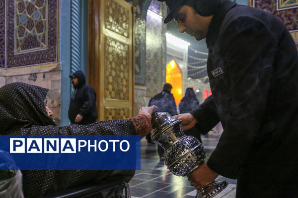 حال و هوای حرم مطهر رضوی در شب وفات حضرت زینب سلام الله علیها