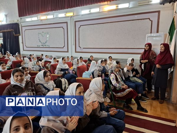 جشن یلدا ۱۴۰۴ در مدرسه ۱۷ شهریور شهرستان بجنورد 