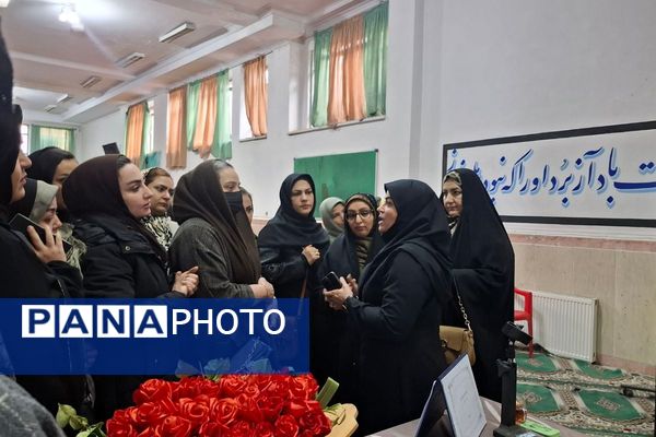 جلسه آموزش سوادرسانه‌ای در دبیرستان ولیعصر ناحیه یک شهرری