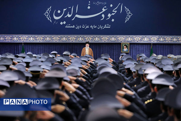 دیدار جمعی از فرماندهان نیروی هوایی و پدافند هوایی ارتش جمهوری اسلامی ایران با مقام معظم رهبری