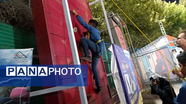 حضور پر شور مردم با شرکت در بازی های ورزشی و تحرکی مختلف در جشنواره خانواده ورزش 