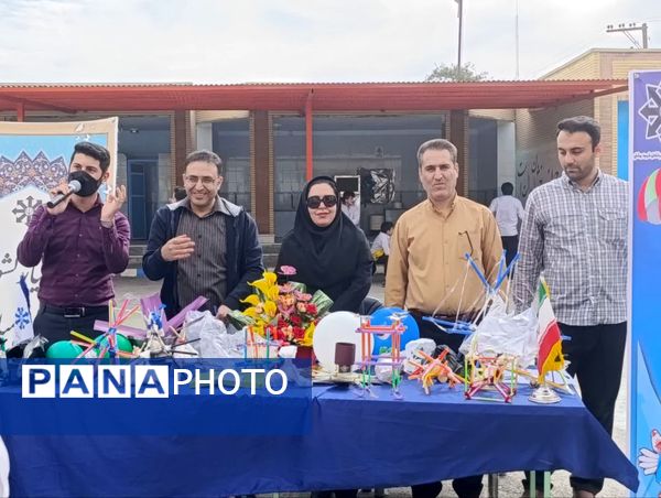 مسابقه «نجات تخم‌مرغ» در دبیرستان شهید بهشتی بهبهان