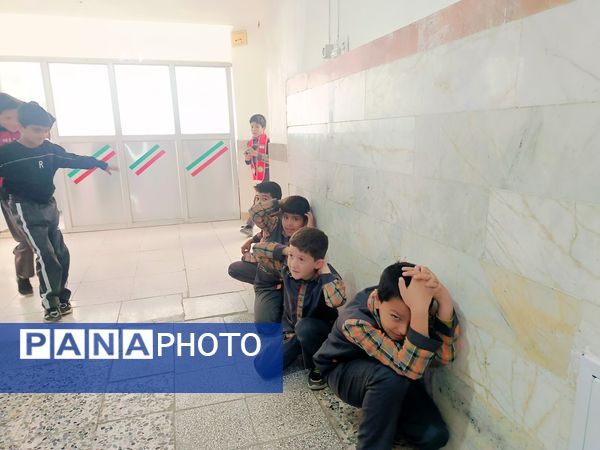 مانور زلزله در دبستان شهید پسندیده فدافن  