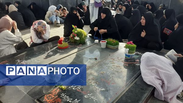 نور عرفه در تپه شهدای گمنام نورآباد طنین‌انداز شد