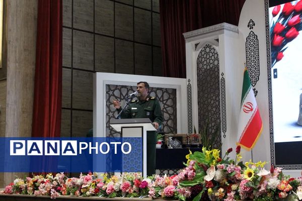 همایش تقدیر از فعالان اردوهای راهیان نور دانش‌آموزی در قم