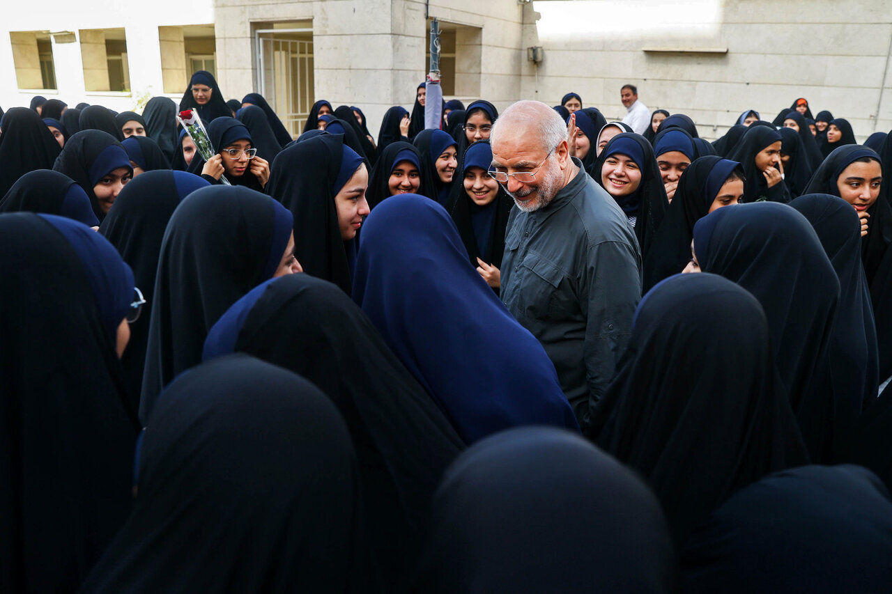 آموزش و تربیت در مدارس، اساس رشد و آینده کشور را شکل می‌دهد