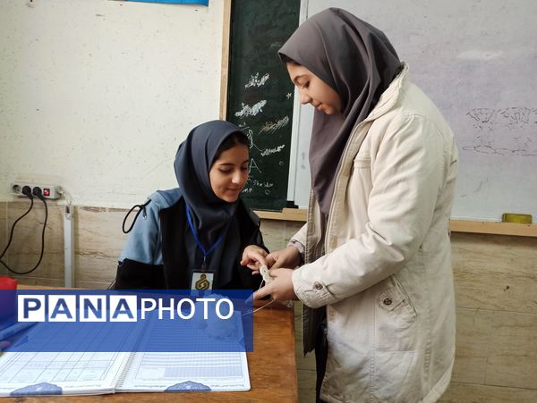 اجرای طرح مُدام در دبیرستان دخترانه ۱۳ آبان ؛ گامی برای ارتقاء یادگیری پایدار 