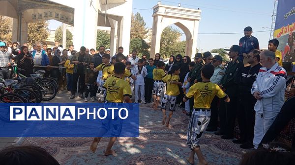 همایش پیاده روی خانوادگی در نیشابور