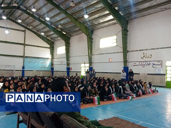 برگزاری جشن آغاز انقلاب در دبیرستان فاطمه الزهرا آشخانه