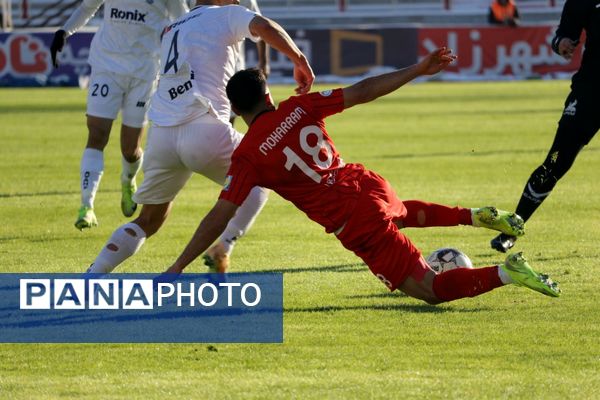 بازی تراکتور و ملوان در تبریز