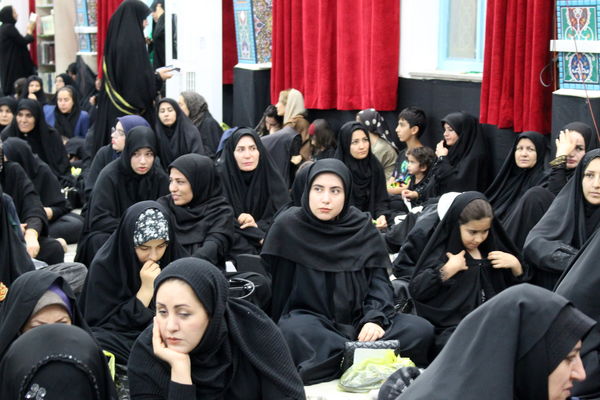 حضور پرشور بانوان یاسوجی در شب عاشورا 