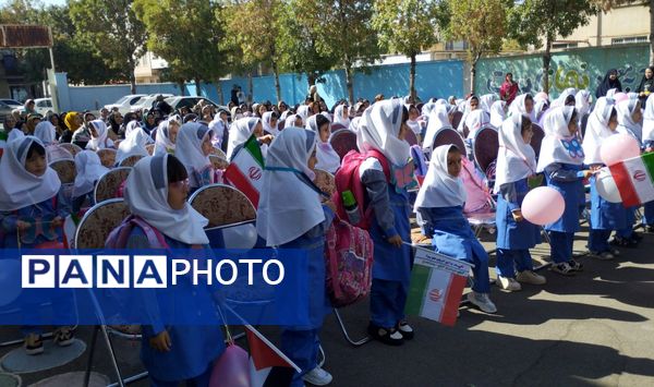مراسم جشن شکوفه‌ها در ناحیه یک زنجان