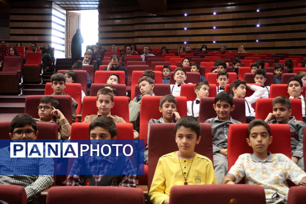  آیین تجلیل از برگزیدگان چهل و دومین دوره مسابقات فرهنگی و هنری دانش‌آموزان شهر تهران
