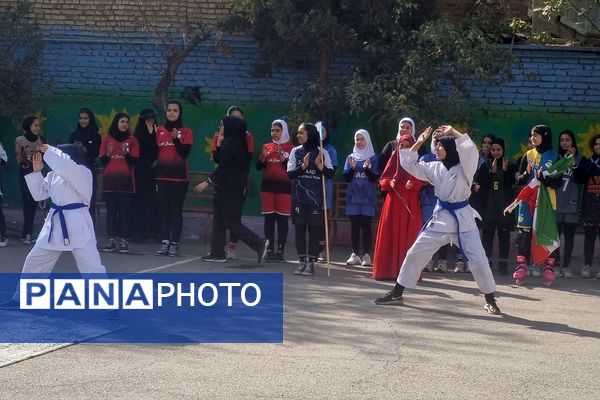 گرامیداشت هفته تربیت بدنی در دبیرستان ارشاد ناحیه دو شهرری 