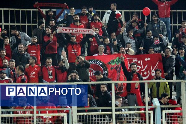 برد شیرین تراکتور در خانه مقابل چادرملو 