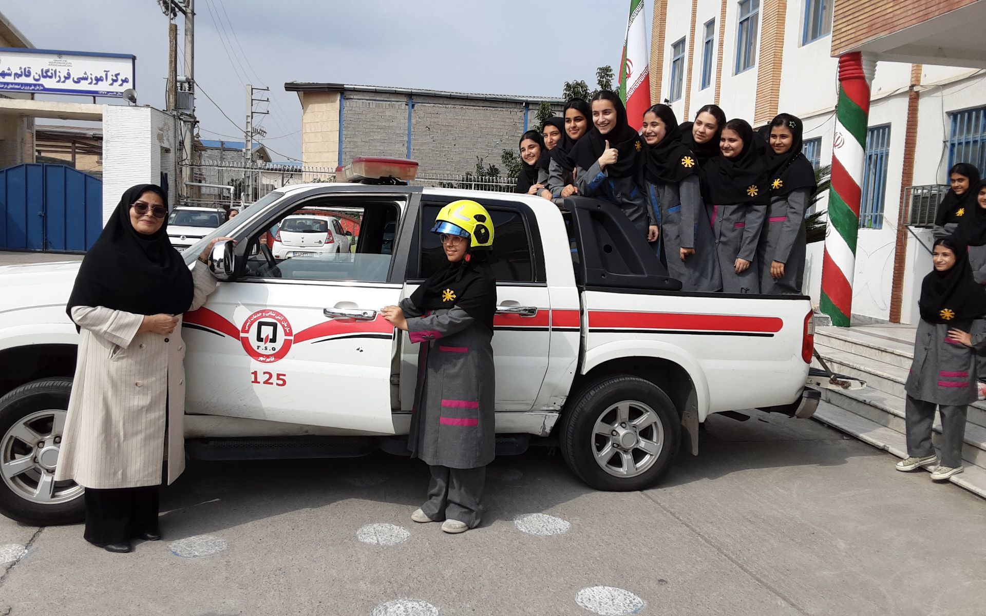 مانور آتش نشانی در دبیرستان فرزانگان قائمشهر