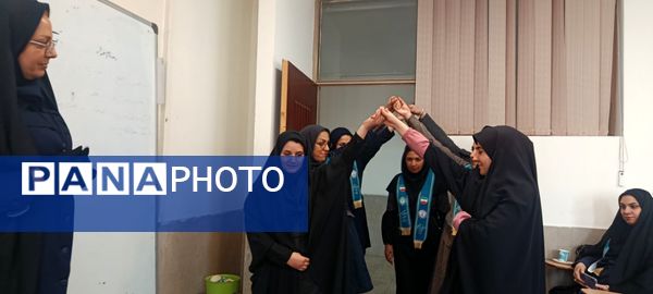 کارگاه توانمندسازی مربیان کاردان پیشتاز سازمان دانش‌آموزی ناحیه یک کرج 