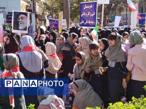 مردم کاشمر با گام‌های استوار در مسیر آرمان‌های انقلاب گام برداشتند 