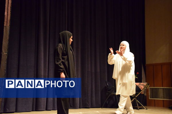 اجرای تئاتر سیاه و سفید به‌مناسبت شهادت حضرت زهرا(س) در کانون پرورش فکری کودکان و نوجوانان البرز