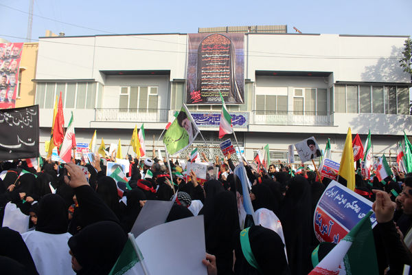 حماسه حضور نوجوانان کفن‌پوش قمی در راهپیمایی «عهد خون»