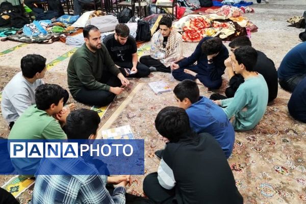 استقبال پرشور دانش‌آموزان شهریاری از آیین معنوی اعتکاف