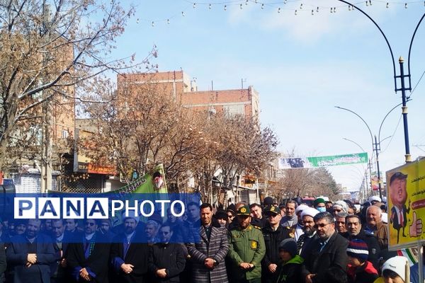 پاسخ حماسی مردم انقلابی فاروج به استکبار جهانی با حضور در راهپیمایی ۲۲بهمن 