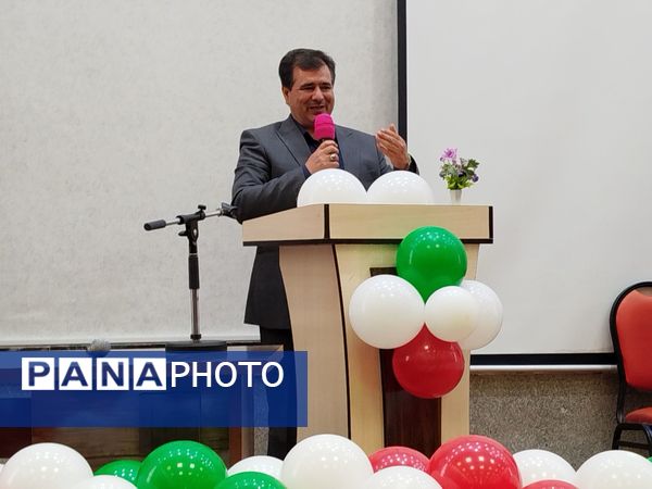 مراسم تقدیر از برگزیدگان قرآنی و فرهنگی در جشنواره‌های فردا و کارینو