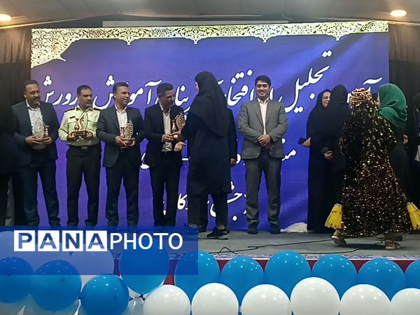 آیین تجلیل از افتخار آفرینان آموزش و پرورش منطقه آزاد تجاری-صنعتی قشم