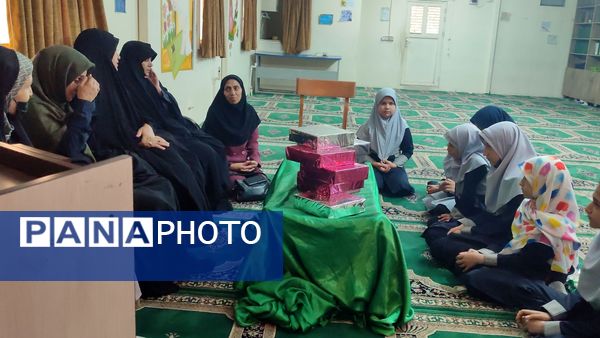تقدیر از دانش آموزان فعال و تکریم همسر و فرزندان شهدای دبستان شاهد حاج تقی آقا بزرگ مشهد