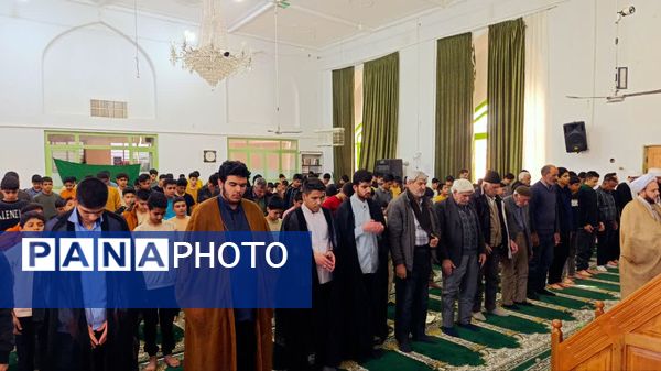  اقامه نماز جماعت و بازدید صمیمی از اعتکاف پسران در خلیل آباد