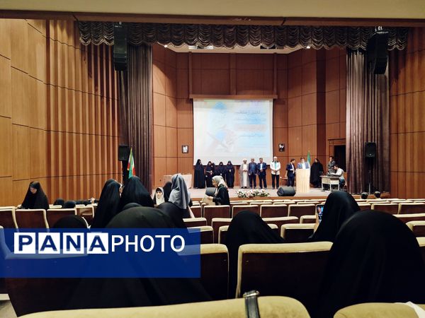 آیین تجلیل از منتخبان چهل و دومین دوره مسابقات قرآن و عترت و نماز در ناحیه ۳ مشهد مقدس