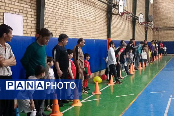 مسابقه ورزشی «روز پدر و پسری» طرح شهید خرازی در دبستان پسرانه علامه طباطبایی پیشوا