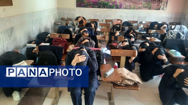 آمادگی در برابر بحران؛ مانور زلزله در دبیرستان نمونه محمودیه