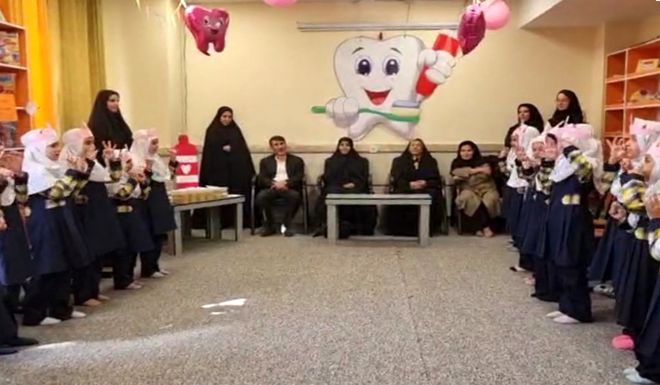 جشن رویش دندان دائمی در دبستان مهرنگار باقرشهر 