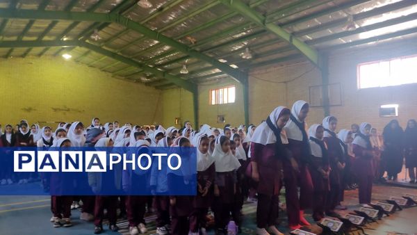 نور قرآن در ایام فاطمیه دبستان استقلال حاجی‌آباد را روشن کرد