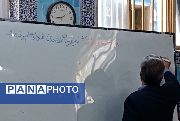 جلسه اولیاء مربیان در دبیرستان نمونه دولتی شهدای علم و فناوری بهارستان دو