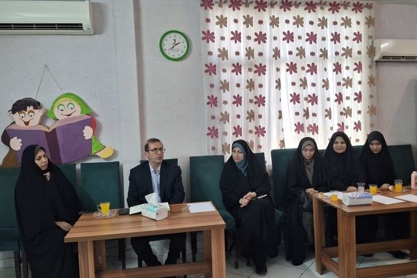 رشد متوازن تعلیم و تربیت در گروه تبادل تجربه‌های زیسته معلمان