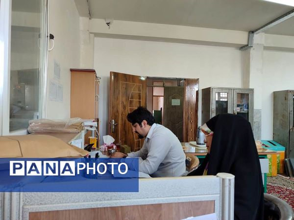 تصحیح اوراق آزمون‌های نهایی در آموزش و پرورش ناحیه یک مشهد مقدس