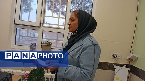 جلسه انجمن اولیا و تحویل کارنامه هشدار دبیرستان مادرمهربان خلیل آباد