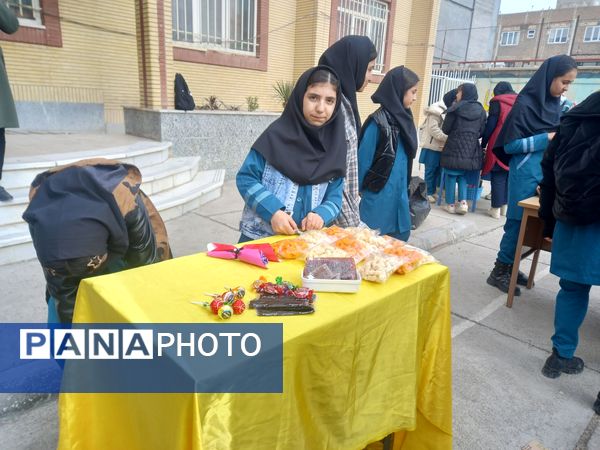 بازارچه درون مدرسه‌ای در مدرسه فاطمیه شهرستان شیروان