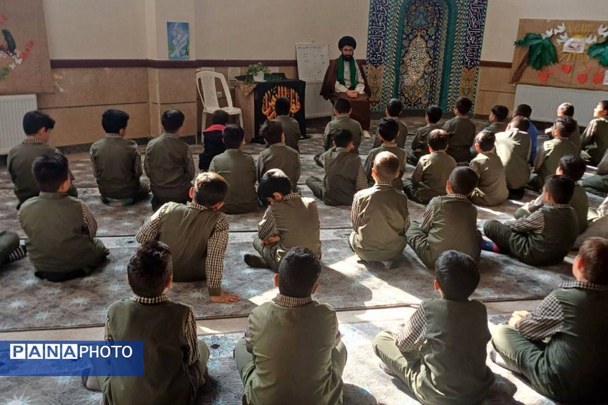 فیروزکوه؛ میزبان نماز جماعت و گفتمان‌های دینی در محیط مدرسه