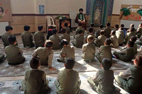 فیروزکوه؛ میزبان نماز جماعت و گفتمان‌های دینی در محیط مدرسه