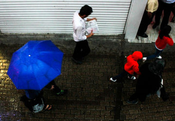 ادامه بارش‌ها در سواحل خزر و وزش باد شدید در شرق کشور
