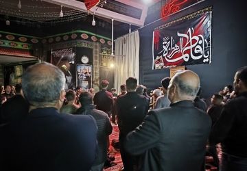 هم‌نوایی دل‌ها در فاطمیه و سینه‌زنی عاشقان زهرا (س) در تکیه حسینی فدافن 