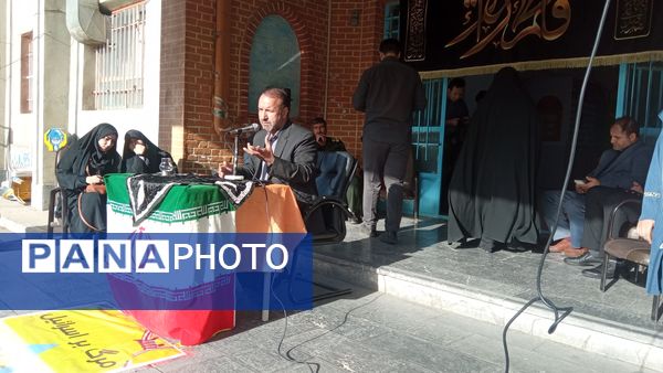 مراسم سیزدهم آبان ماه در مدرسه الزهرا با هدف استکبار ستیزی 