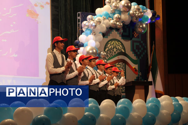 آیین تقدیر از برگزیدگان جشنواره سفیران سلامت استان قم