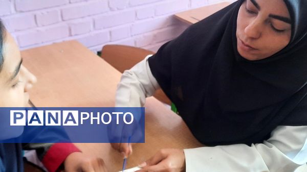 اجرای طرح وارنیش فلوراید در دبستان پنجم مهر