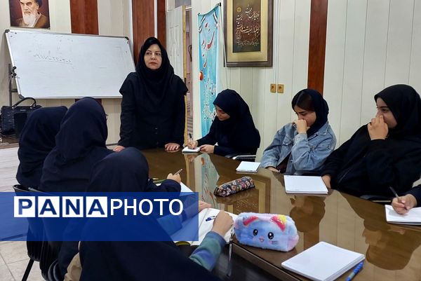 کارگاه مشاوره تحصیلی در دبیرستان دخترانه شهید محمدتقی دستغیب ناحیه 3 شیراز