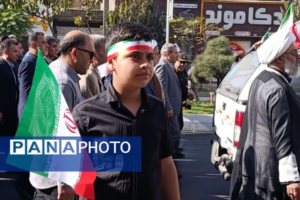 حماسه حضور دانش‌آموزان قرچکی در یوم الله ۱۳ آبان