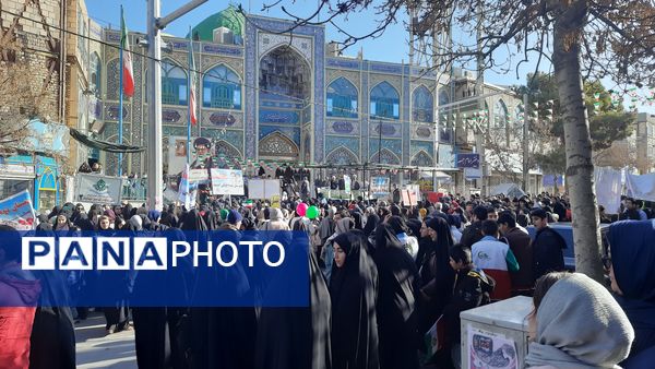 نخستین روز از دهه مبارک فجر با برگزاری برنامه‌های فرهنگی و مذهبی متنوع در شهرستان اسفراین